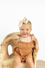 Load image into Gallery viewer, Annette Classic Bow