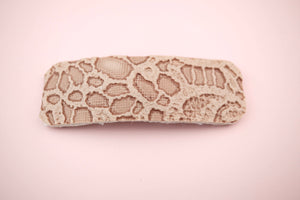 Blush Lace Snap Clip