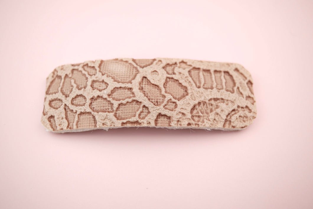 Blush Lace Snap Clip
