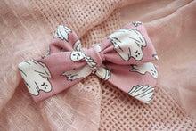 Load image into Gallery viewer, Pink Ghosts Petite Bow
