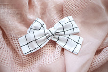 Load image into Gallery viewer, Boo Petite Bow