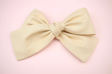 Load image into Gallery viewer, Champagne Classic Bow