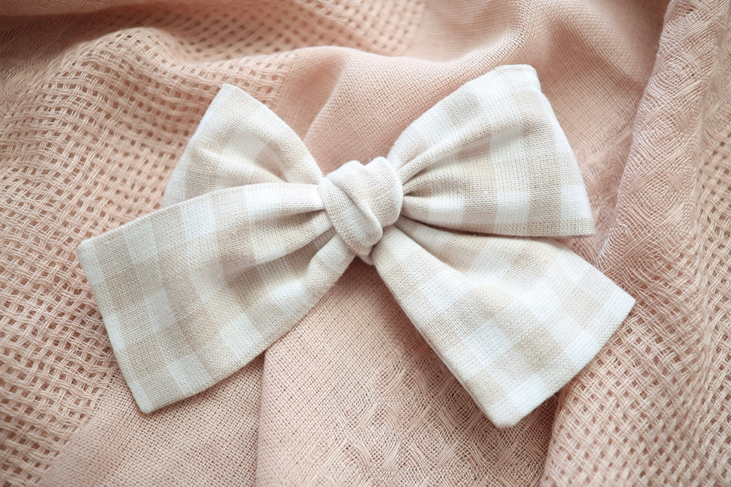 Oatmeal Plaid Classic Bow