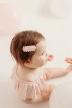 Load image into Gallery viewer, pink clip, cute baby in snap clip, scallop snap clip, cute hair accessory, photoshoot outfit baby